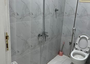 شاليه بمسطح اخضر وجلسة خارجية 