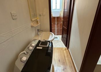 استديو بسرير ماستر وأثاث مريح 