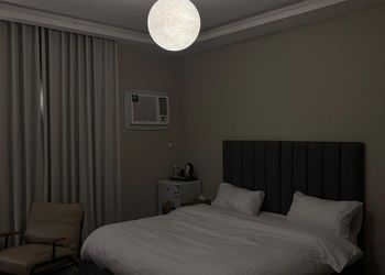 استديو بسرير ماستر وأثاث مريح 
