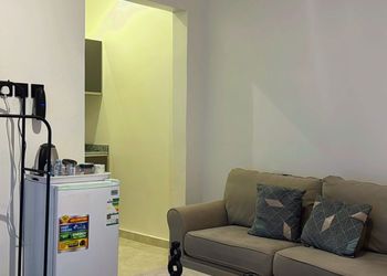 استديو بسرير ماستر وجلسة جانبية