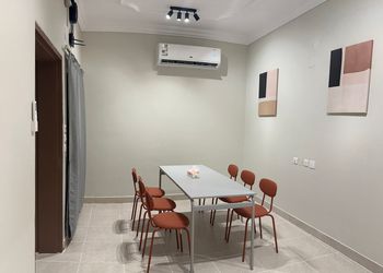 شقة بصالة انيقة وغرفتين نوم