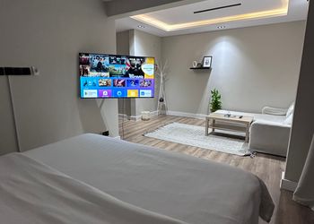 استديو بسرير ماستر وجلسة جانبية 