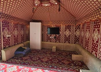 استراحة بمسبح وجلسة خارجية 