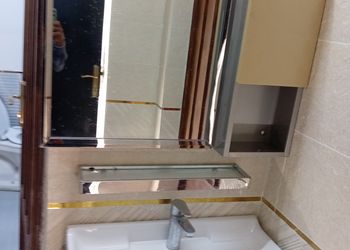 استراحة بمسبح و مسطح اخضر