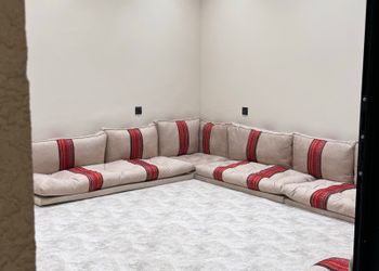 شقة بصالة أنيقة ودخول ذاتي 