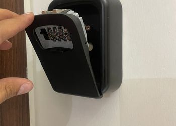 استديو بأثاث مريح وبسيط 