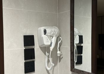 استديو بسرير ماستر وأثاث مريح 