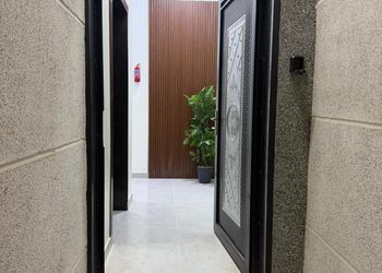 استديو بسرير ماستر وأثاث مريح 