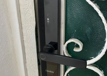 شقة بغرفة معيشة وغرفة نوم 