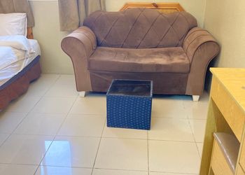 شقة بغرفتين نوم وأثاث مريح