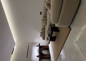 شقة بدخول ذاتي وصالة أنيقة 