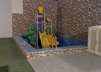 شاليه بمسبح وألعاب مائية