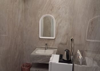 استديو بأسرة مفردة وأثاث مريح