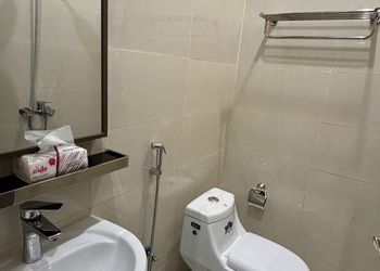 شقة بصالة أنيقة ودخول ذاتي