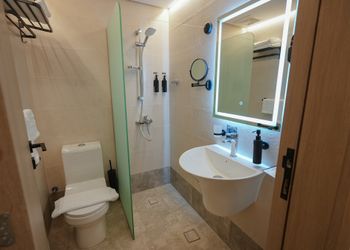 شقة بصالة وغرف نوم
