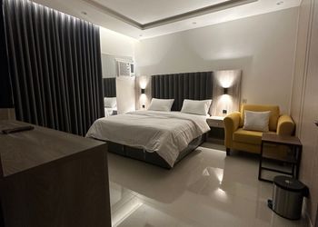 استديو بسرير ماستر وأثاث مريح 