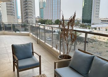 شقة بصالة انيقة ودخول ذاتي