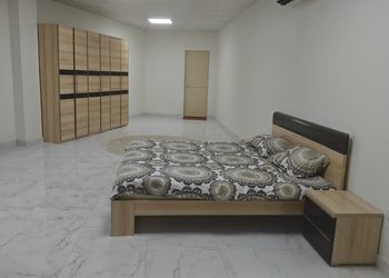 استراحة بغرفه نوم ومجالس