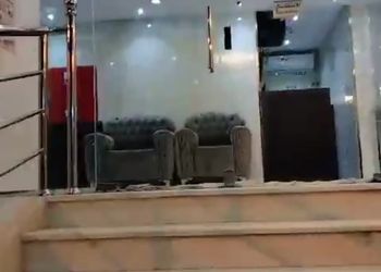 شقة بغرفتين نوم وأثاث مريح