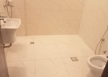 شقة بغرفتين نوم وأثاث مريح