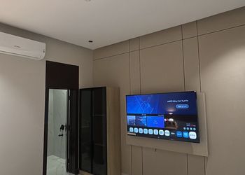 استديو بأثاث مريح وبسيط 
