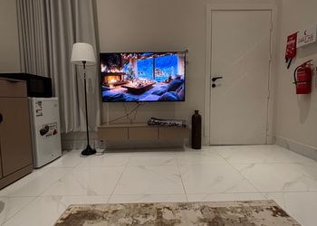 استديو بسرير ماستر وجلسة جانبية