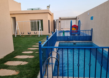 شاليه بملحق خارجي و العاب مائيه