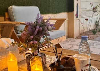 استراحة بمسطح اخضر ومجالس