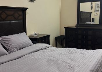 شقة بثلاث غرف نوم وصالة