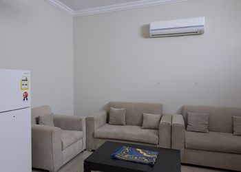 شقة بغرفتين نوم وصالة 
