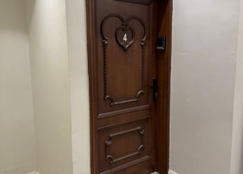 شقة بصالة وغرفة نوم وبروجكتر
