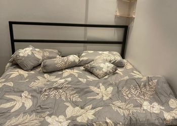 استديو بأثاث مريح وبسيط
