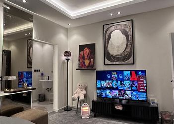 استديو بأثاث مريح وبسيط