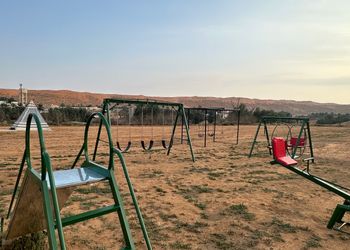 مزرعة بمسطح اخضر وجلسة