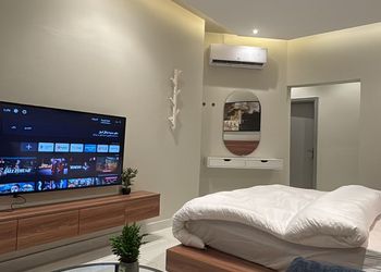 استديو بأثاث مريح وبسيط 
