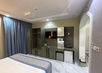 استديو بأثاث مريح وبسيط 