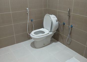 شاليه بجلسة خارجية وألعاب مائية 