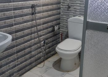 استديو بسرير ماستر وأثاث مريح 