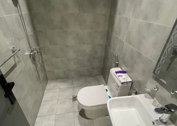 استديو بأثاث مريح وبسيط 
