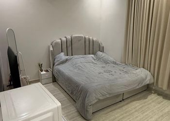 استديو بأثاث مريح وبسيط 