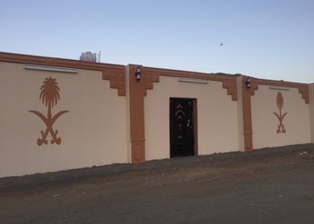 استراحة بصالة جلوس ومسبح خارجي