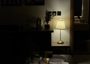 شقة بصالة أنيقة وتصميم هادئ 