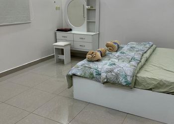استديو بسرير ماستر وأثاث مريح 