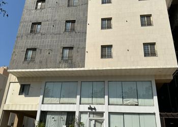 استديو بأثاث مريح وبسيط 