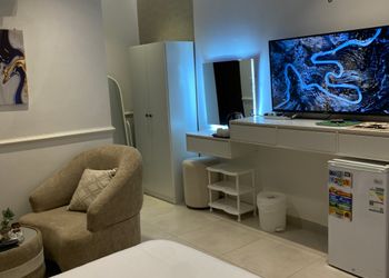 استديو بسرير ماستر وجلسة جانبية