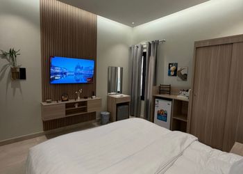 استديو بأثاث مريح وبسيط 
