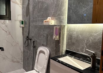 استديو بسرير ماستر وأثاث مريح 