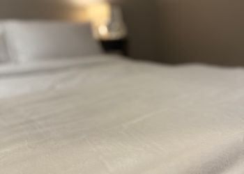 استديو بسرير ماستر وجلسة جانبية 