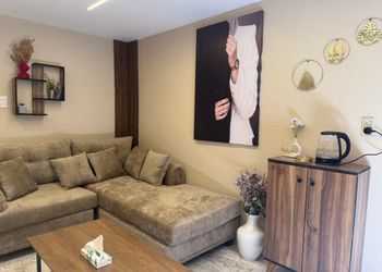 استديو بسرير ماستر وأثاث مريح 