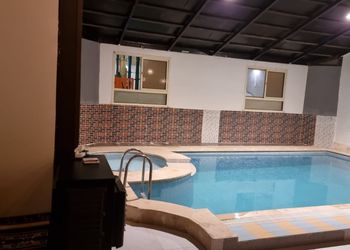 شاليه بمسبح بألعاب مائية